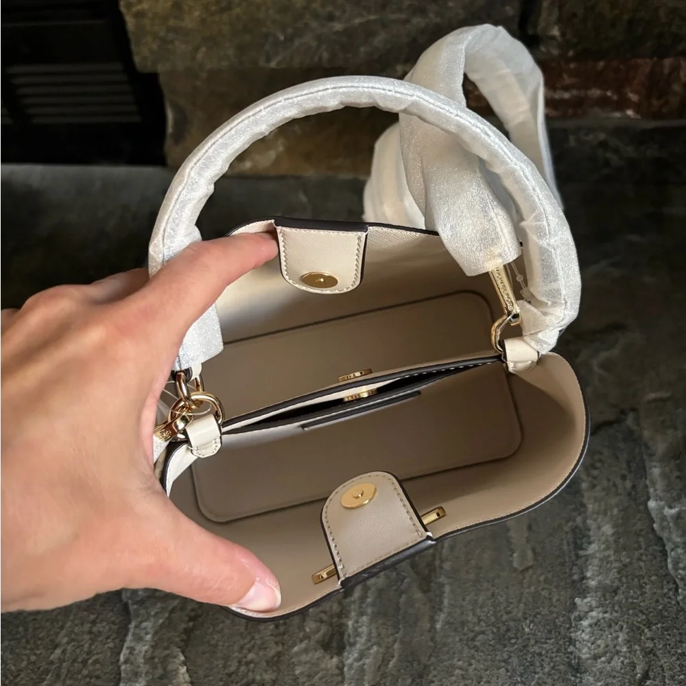 NWT Michael Kors Pratt Small Logo Bucket Shoulder Crossbody Bag - Picture 9 of 15